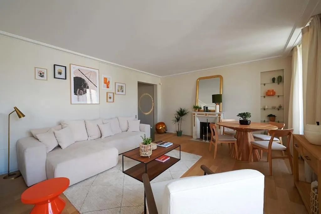 Magnifique Appartement Champs Elysees Paris